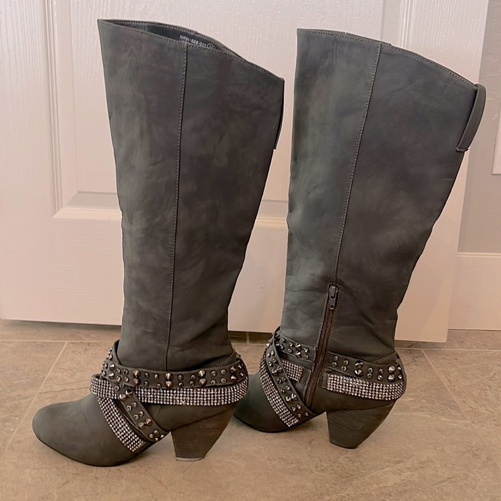 Not rated grey boots